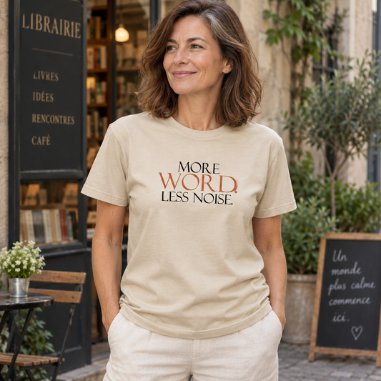 More Word. Less Noise. – Weiches Unisex-T-Shirt